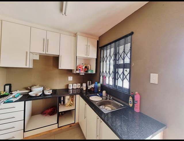 1 BEDROOM HOUSE TO LET IN NGWELEZANA